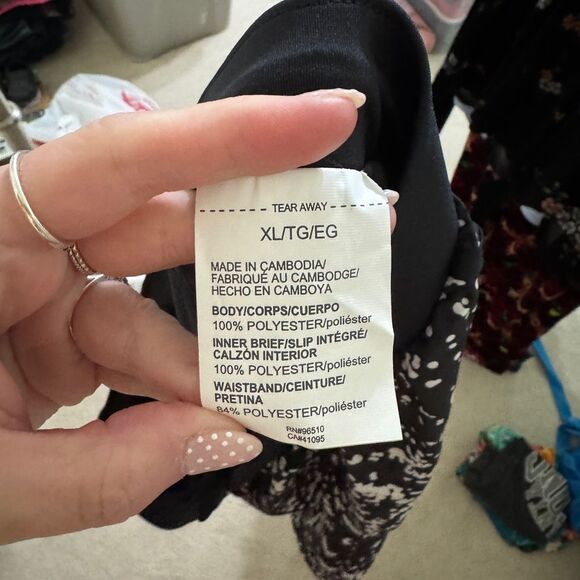 Women’s Under Armour Loose Athletic Shorts XL - Picture 4 of 4